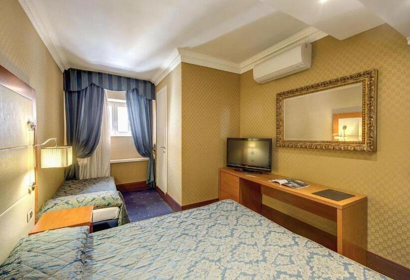 חדר סטנדרט לשלושה, 939