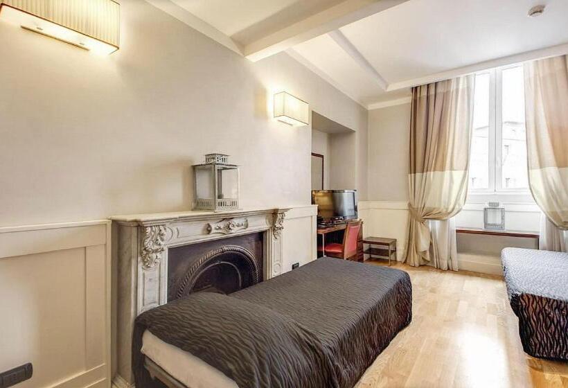 חדר סופריור לשלושה, 939