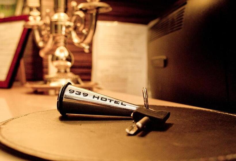 חדר סופריור לשלושה, 939