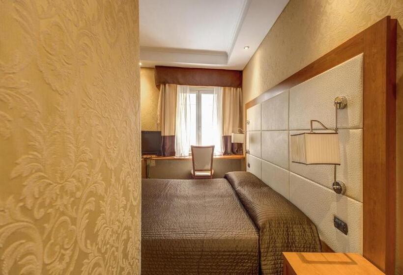 חדר אקונומי, 939