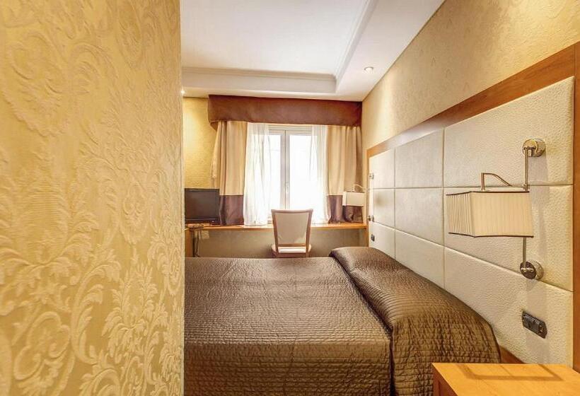 חדר אקונומי, 939