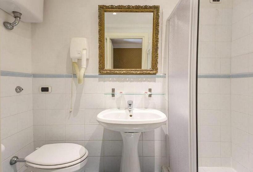 חדר סטנדרט לשלושה, 939