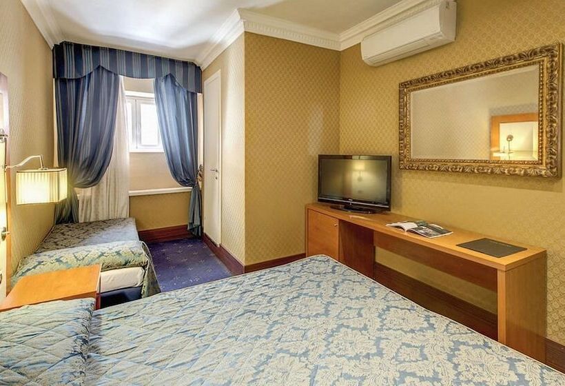 חדר סטנדרט לשלושה, 939