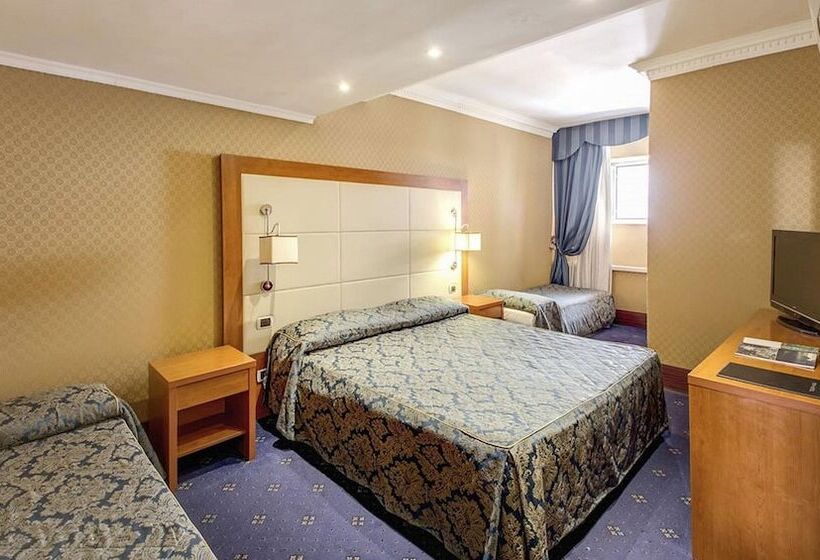 חדר סטנדרט לשלושה, 939