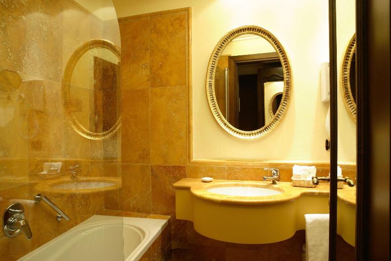 Deluxe Room, Al Codega