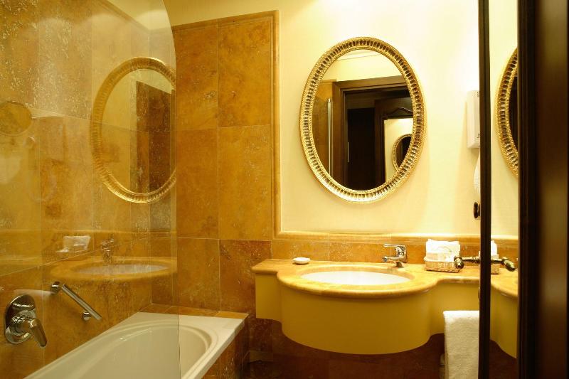 Deluxe Room, Al Codega