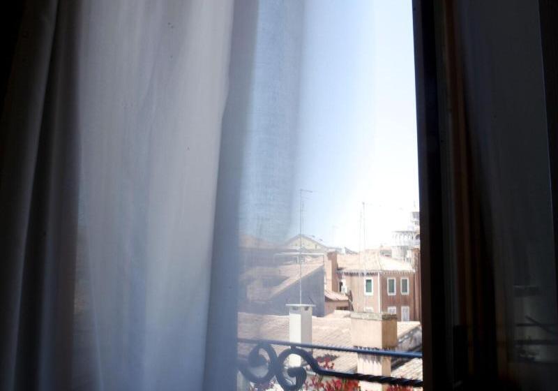 Classic Room, Al Codega