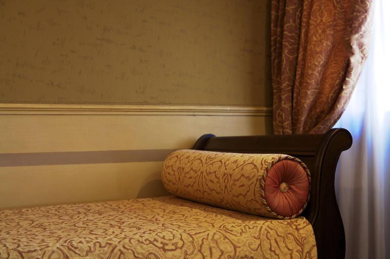 Junior Suite, Al Codega