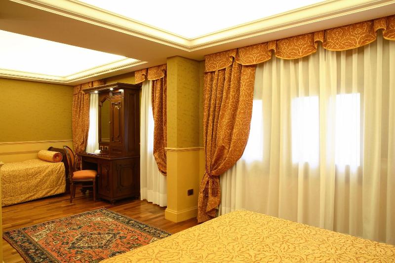 Junior Suite, Al Codega