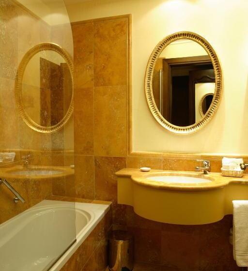 Deluxe Room, Al Codega