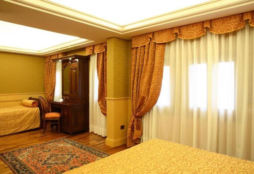 Junior Suite, Al Codega