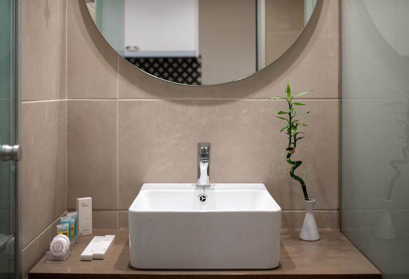 스탠다드 스튜디오, Bio Suites Hotel & Spa