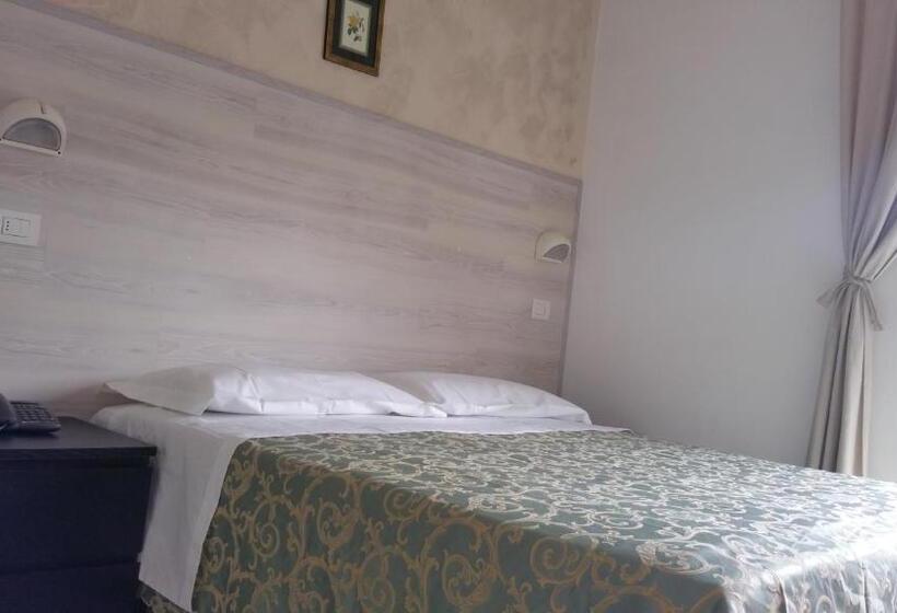 四人标准间, Canasta