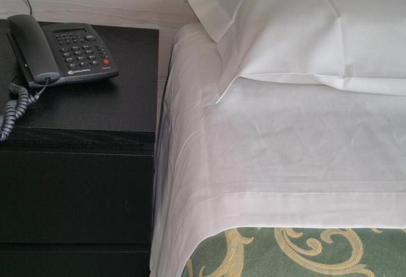 四人标准间, Canasta