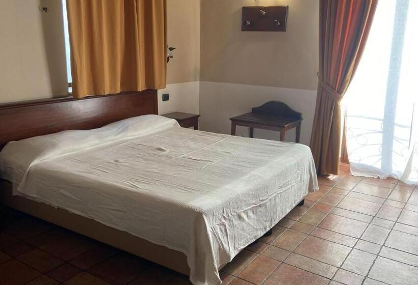 חדר סטנדרט לשלושה, Capomulini 3 Stelle