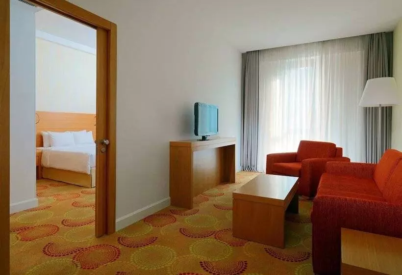スイート, Courtyard By Marriott Budapest City Center