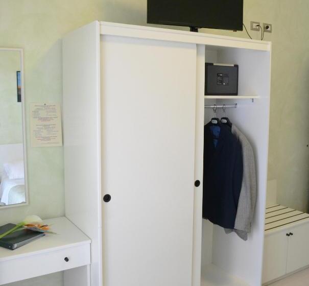 اتاق استاندارد سه نفره, Dei Platani