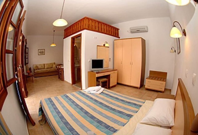 标准工作室, Iapetos Village