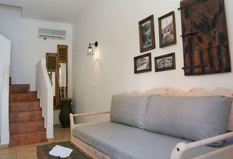 主人套房, Iapetos Village