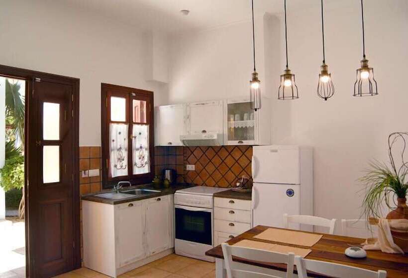 主人套房, Iapetos Village