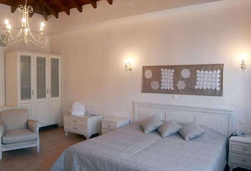 主人套房, Iapetos Village