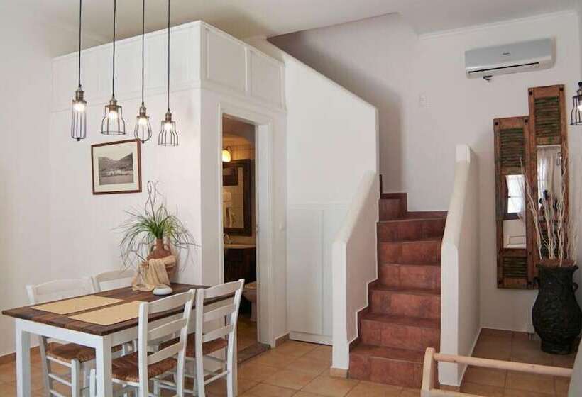 主人套房, Iapetos Village