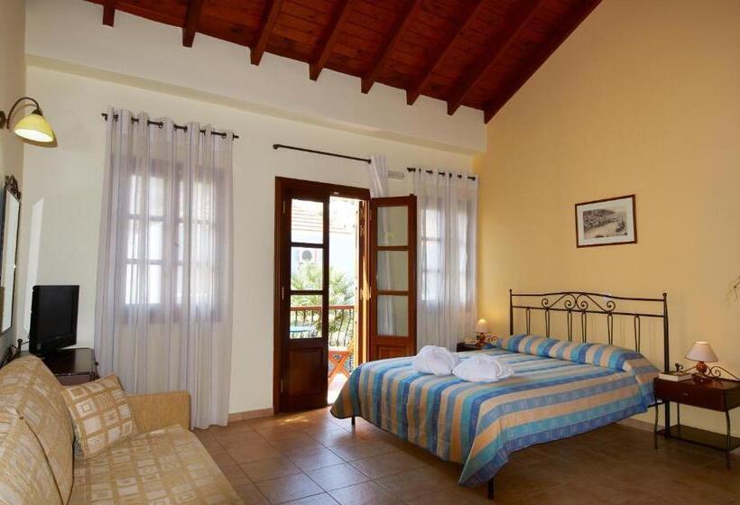 标准间, Iapetos Village