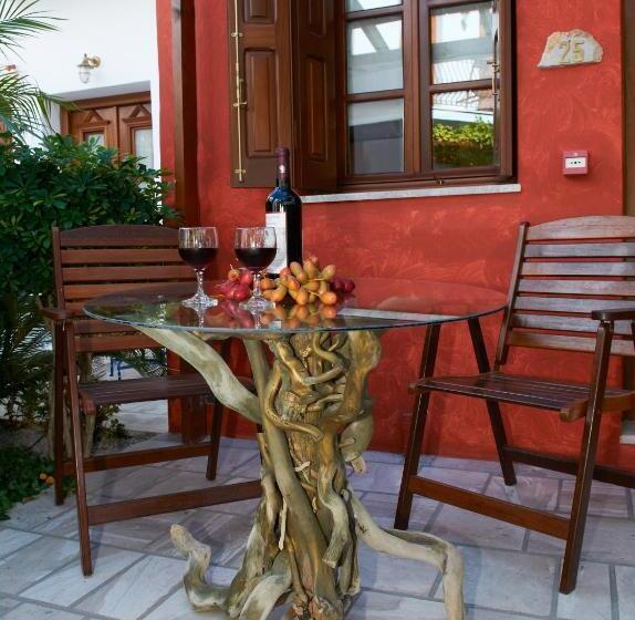 高级洋房, Iapetos Village