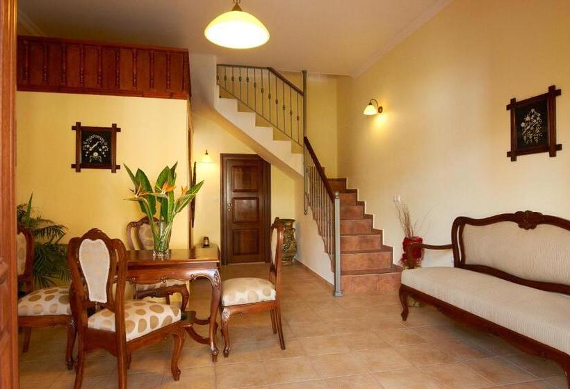 高级洋房, Iapetos Village