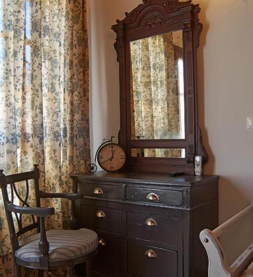 主人套房, Iapetos Village