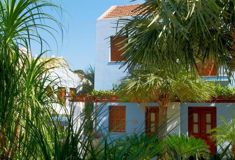 标准工作室, Iapetos Village