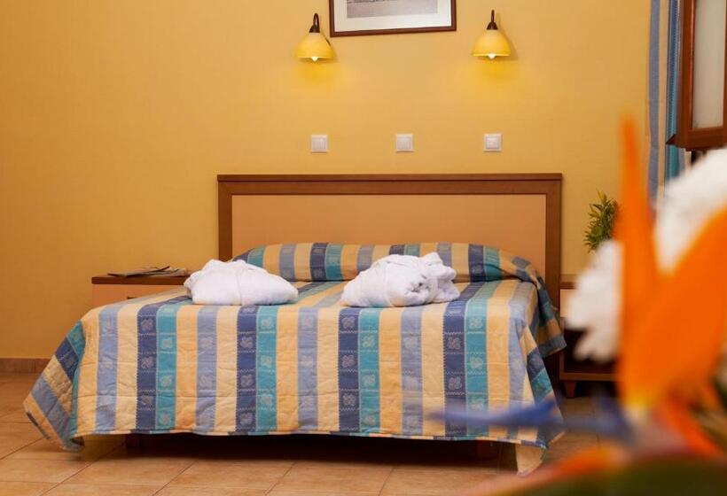 标准工作室, Iapetos Village