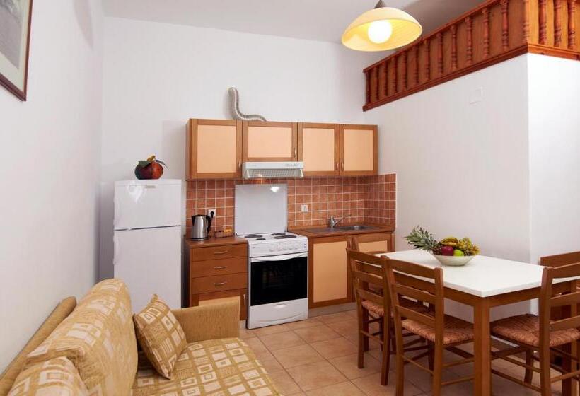 标准工作室, Iapetos Village