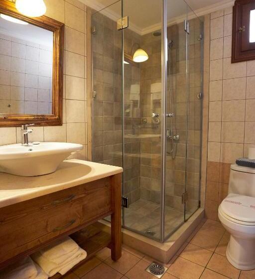 复式房间, Iapetos Village