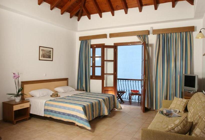 复式房间, Iapetos Village