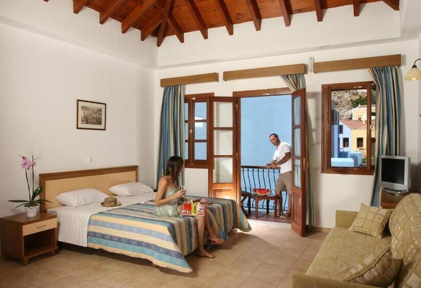 复式房间, Iapetos Village