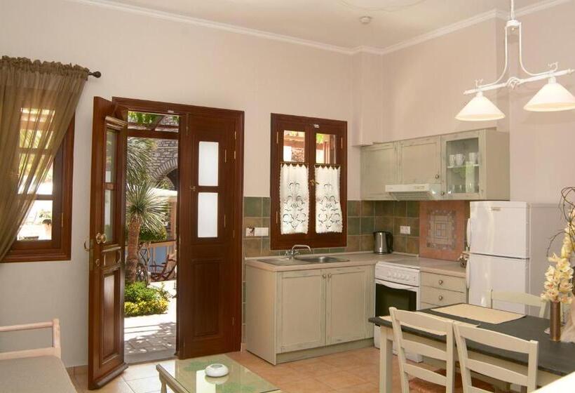 主人套房, Iapetos Village