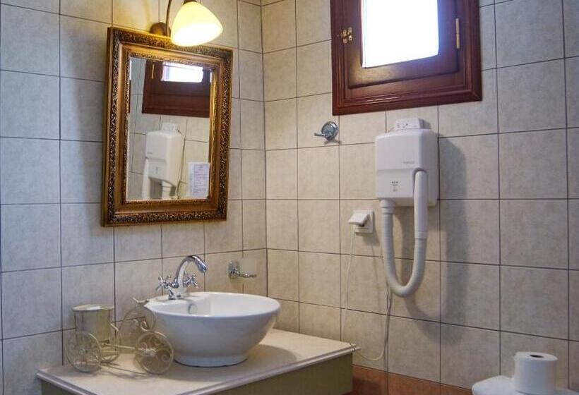 主人套房, Iapetos Village