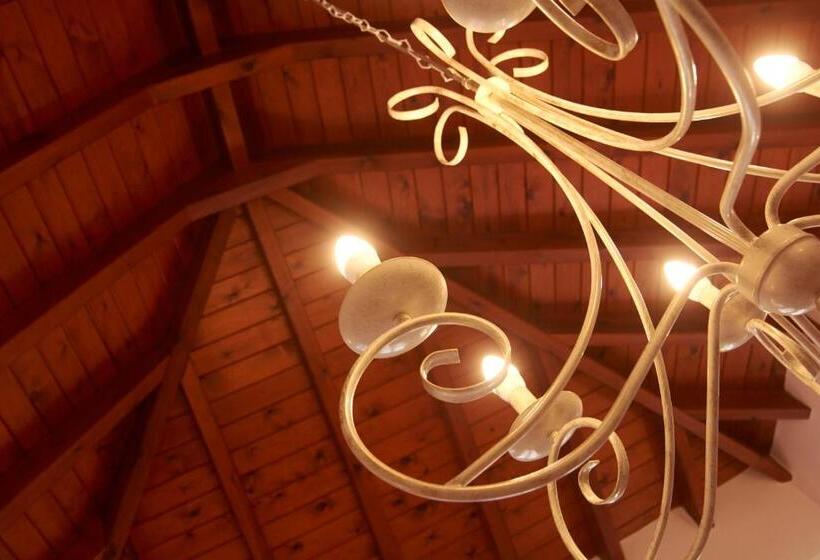 主人套房, Iapetos Village