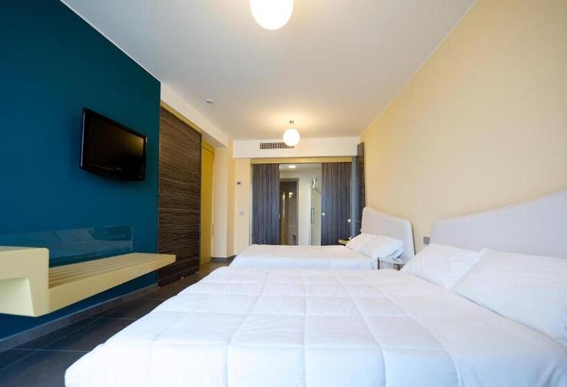 带2个双人床的标准工作室, Ibis Styles Catania Acireale