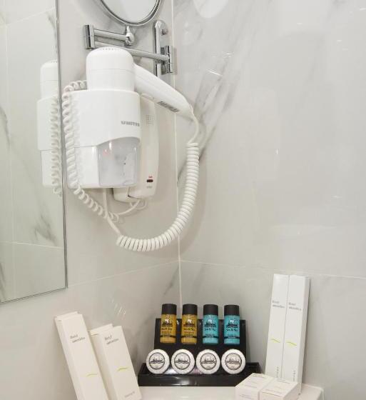 غرفة قياسية, International Atene