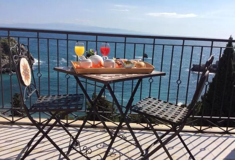 اتاق لوکس با چشم‌انداز دریا, Jonic Hotel Mazzarò
