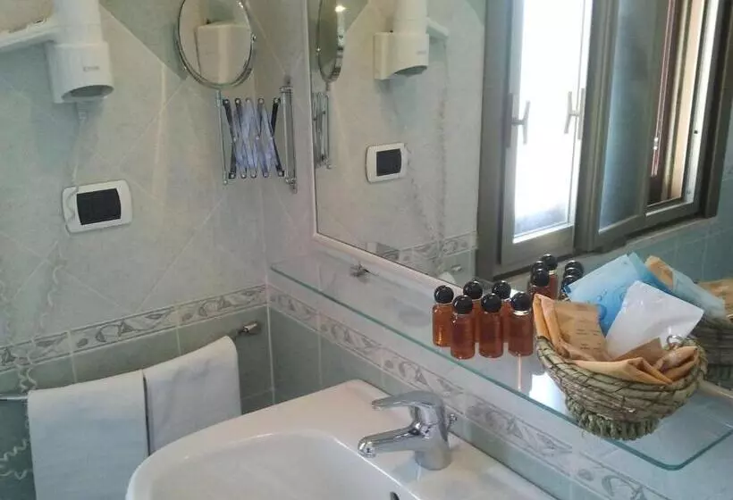 اتاق استاندارد با چشم‌انداز باغ, Jonic Hotel Mazzarò