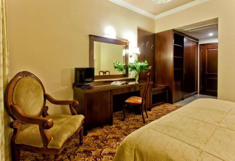 חדר סופריור, Kouros