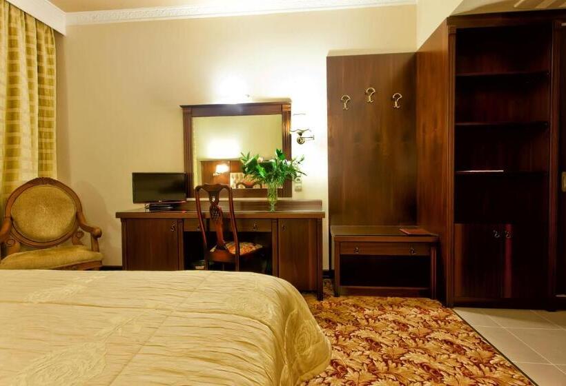 חדר סופריור, Kouros