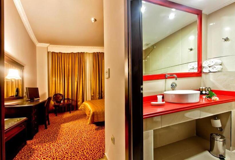 חדר סופריור, Kouros