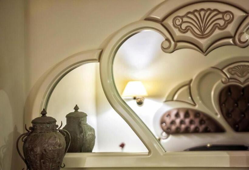 סוויטת ג'וניור, Kouros