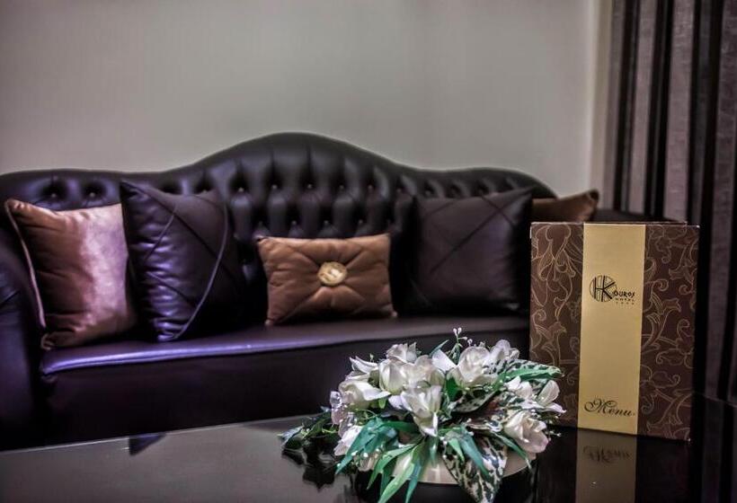 סוויטת ג'וניור, Kouros