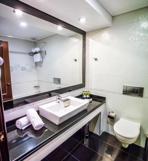 חדר אקזקיוטיב, Kouros