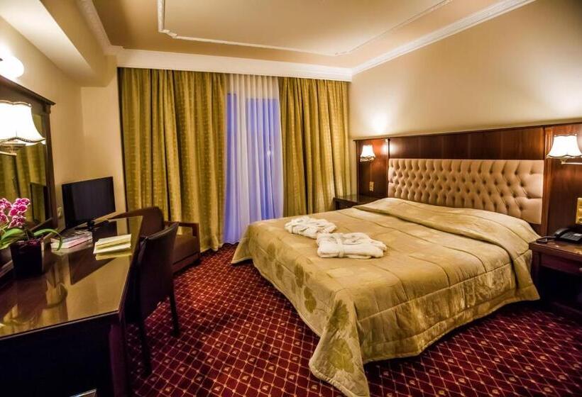 חדר אקזקיוטיב, Kouros